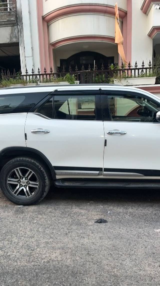 https://images10.gaadi.com/usedgaadi-sellcar/UsedCar/g567222ca/6eb5eb9a-6c29-484e-b475-959d3b00405a.jpeg?imwidth=6401