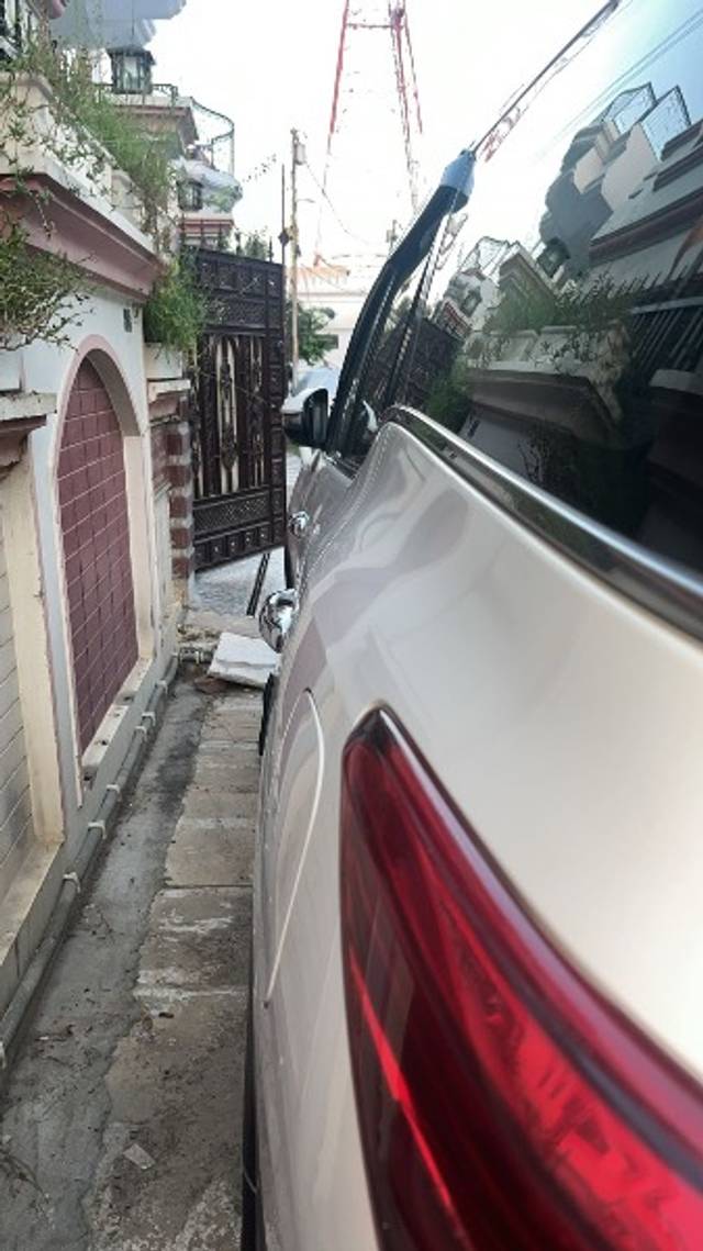 https://images10.gaadi.com/usedgaadi-sellcar/UsedCar/g567222ca/716c70ed-0f40-4774-9f43-df08dfc15f1a.jpeg?imwidth=6402