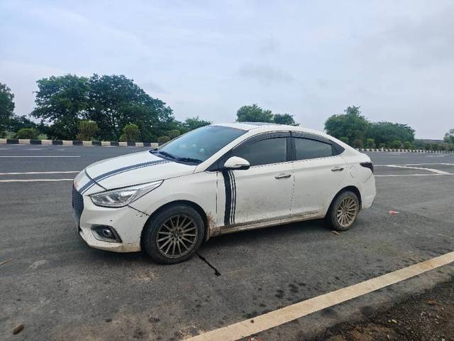 https://images10.gaadi.com/usedgaadi-sellcar/UsedCar/g56742baa/12356430-22fb-4830-9e8d-840d303ca3f6.jpg?imwidth=6400