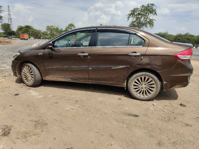 https://images10.gaadi.com/usedgaadi-sellcar/UsedCar/g56a5787a/1de208a5-cbc9-4dc0-9192-98d2d37d69a4.jpg?imwidth=6402