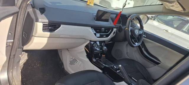 https://images10.gaadi.com/usedgaadi-sellcar/UsedCar/g570f221a/3b0c18f9-26d3-4f2e-8694-dcd37a0846ae.jpg?imwidth=6402