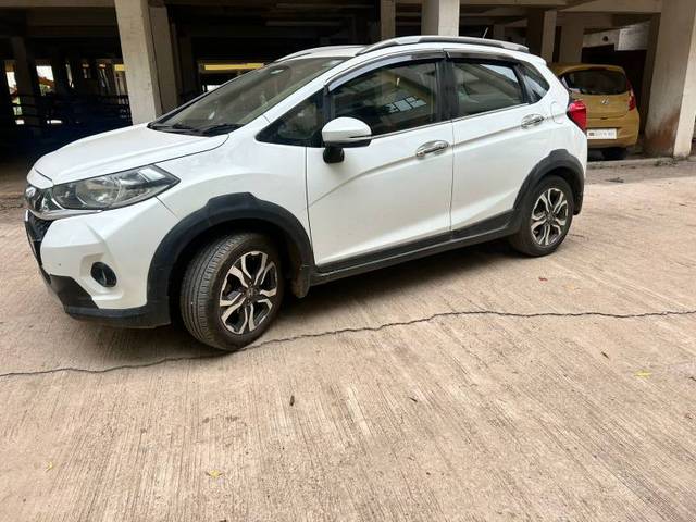 https://images10.gaadi.com/usedgaadi-sellcar/UsedCar/g57378b5a/df2eaeb8-f606-448a-bc6e-48e57352c079.jpg?imwidth=6400