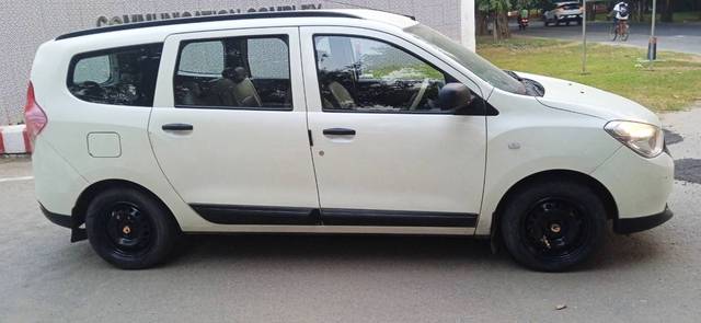 https://images10.gaadi.com/usedgaadi-sellcar/UsedCar/g5747e06a/7d17bffb-315d-4ace-89f6-a9934ef7fe38.jpg?imwidth=6401