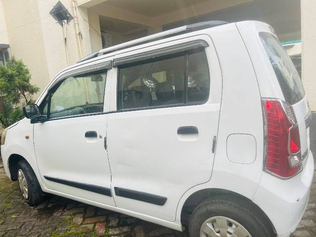 https://images10.gaadi.com/usedgaadi-sellcar/UsedCar/g574b5ada/aa066d5d-527d-4e0f-82e0-4471ac75cca8.jpeg?imwidth=6402