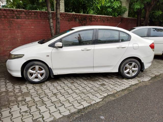 https://images10.gaadi.com/usedgaadi-sellcar/UsedCar/g5753d89a/2270f7fc-b3a3-4cfc-8f4d-4c3922d62d5a.jpg?imwidth=6402