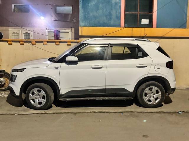 https://images10.gaadi.com/usedgaadi-sellcar/UsedCar/g57611fea/ad514364-fc21-4c83-84a4-f8fedb94403e.jpeg?imwidth=6401