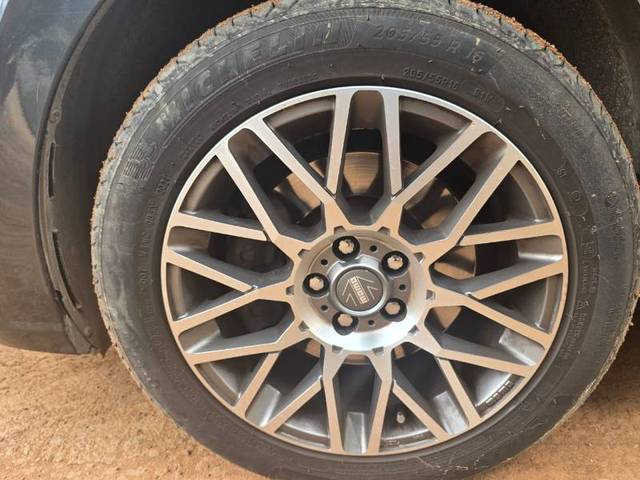 https://images10.gaadi.com/usedgaadi-sellcar/UsedCar/g576aae4a/b56e34ee-a1b2-4106-aace-9d914025451c.jpeg?imwidth=6401