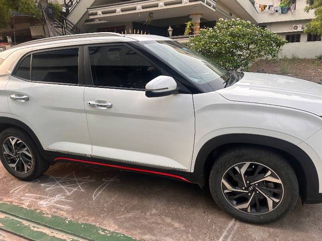 https://images10.gaadi.com/usedgaadi-sellcar/UsedCar/g577b5ffa/5b648b63-4458-48cb-81cd-b659b7854ce1.jpeg?imwidth=6401