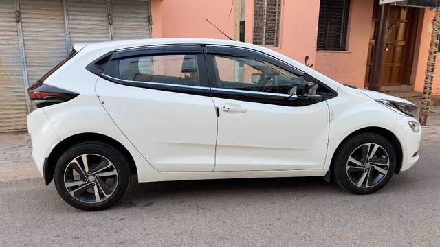 https://images10.gaadi.com/usedgaadi-sellcar/UsedCar/g577d9d3a/d805beae-5e33-4bec-b587-928acac59815.jpg?imwidth=6401