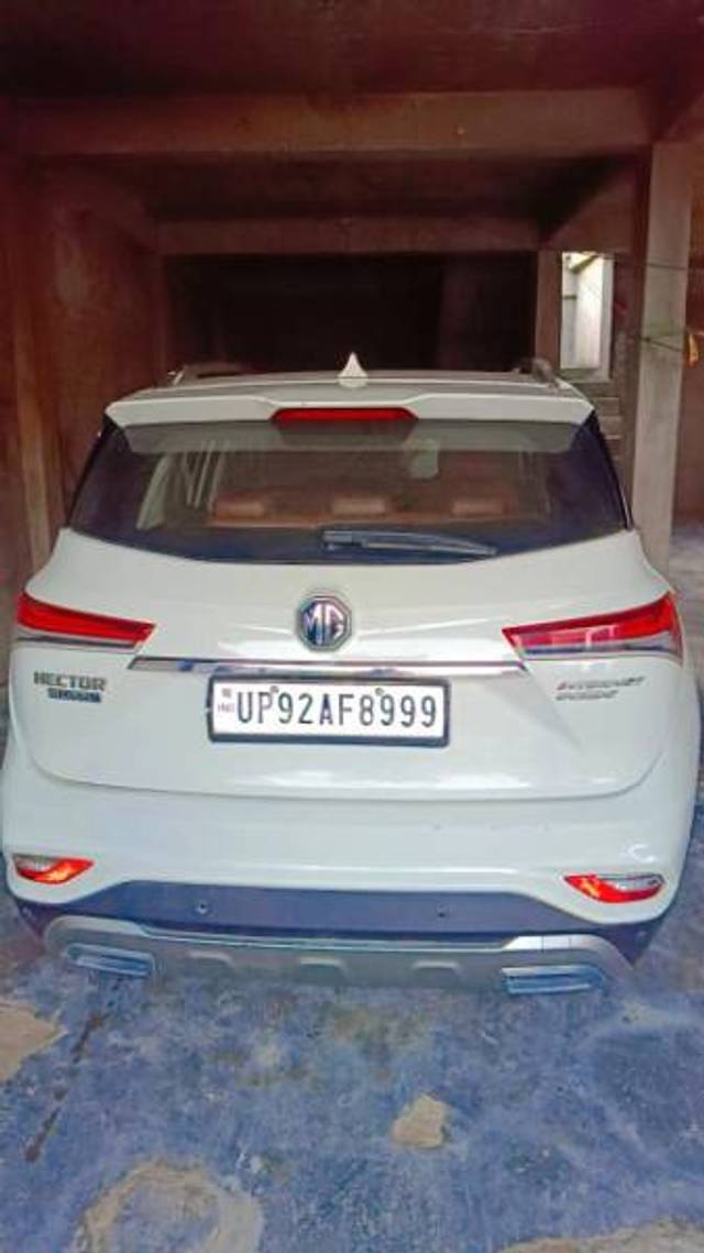 https://images10.gaadi.com/usedgaadi-sellcar/UsedCar/g5798c56a/50c1d7d2-d290-4289-80be-9394d65f54e0.jpg?imwidth=6402
