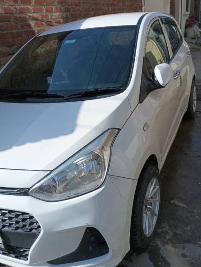 https://images10.gaadi.com/usedgaadi-sellcar/UsedCar/g57ae420a/530a2c66-9717-451b-a3e2-f995112d8dbe.jpg?imwidth=6400