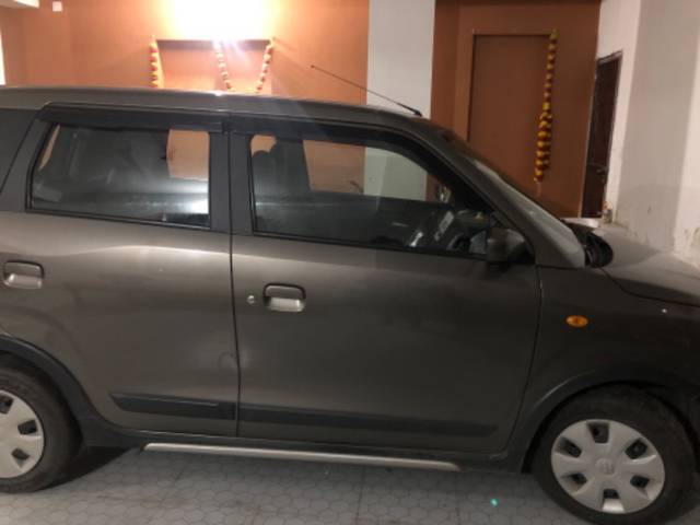https://images10.gaadi.com/usedgaadi-sellcar/UsedCar/g57bed35a/0a47cd74-f33b-4f0c-b889-23410b9f0f1b.jpg?imwidth=6402