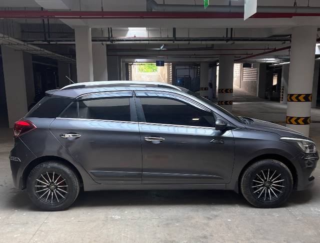 https://images10.gaadi.com/usedgaadi-sellcar/UsedCar/g57cf949a/cfbc1064-e205-4f79-bd95-ce3ac312d69b.jpeg?imwidth=6401