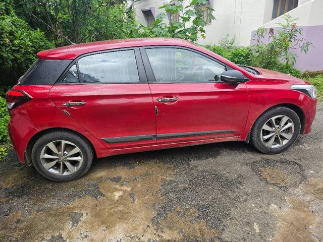 https://images10.gaadi.com/usedgaadi-sellcar/UsedCar/g580732ba/fccf74cb-df4b-427e-8362-4884ad75f14d.jpg?imwidth=6401