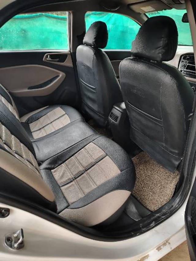 https://images10.gaadi.com/usedgaadi-sellcar/UsedCar/g5809d12a/6b63c2b4-1b29-46b7-9821-ba69f7bee085.jpg?imwidth=6402