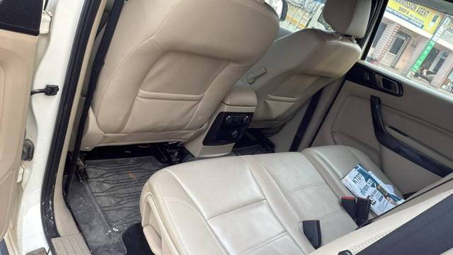 https://images10.gaadi.com/usedgaadi-sellcar/UsedCar/g580c417a/68d64c6d-b6e3-40d4-9e1e-c6215bff2234.jpg?imwidth=6401