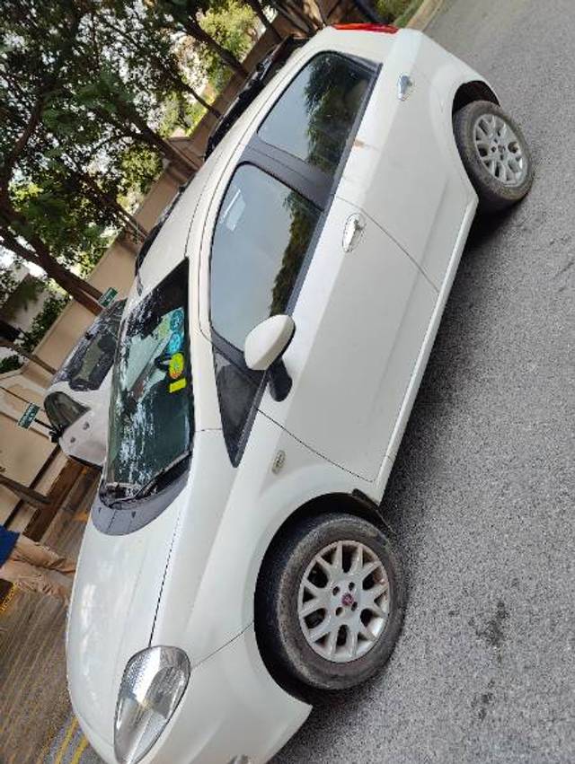 https://images10.gaadi.com/usedgaadi-sellcar/UsedCar/g58391bca/09787daa-1b2e-437f-8c8c-3781dc23be03.jpg?imwidth=6402