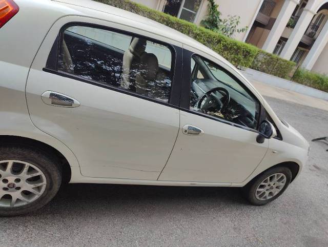https://images10.gaadi.com/usedgaadi-sellcar/UsedCar/g58391bca/ed700ae5-3fb7-4a2f-bdef-9b6b52630a6f.jpg?imwidth=6401