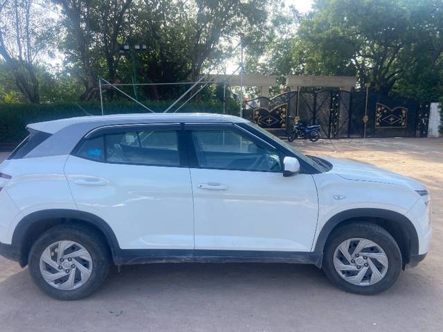 https://images10.gaadi.com/usedgaadi-sellcar/UsedCar/g5847883a/9ad90e38-d7ce-4714-8c21-bdad792e7fa5.jpeg?imwidth=6402
