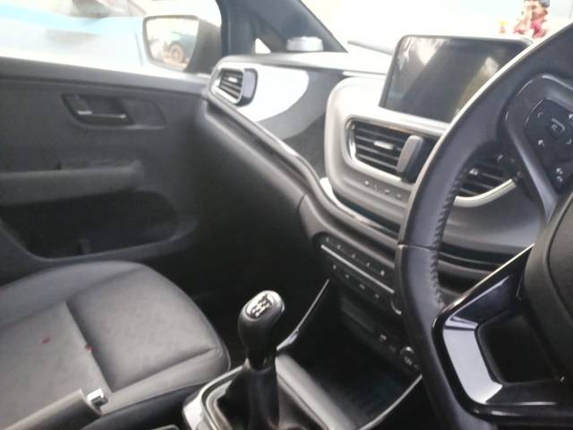 https://images10.gaadi.com/usedgaadi-sellcar/UsedCar/g587beada/fc077fd5-f12e-46a9-9eb5-99d8f226396d.jpeg?imwidth=6401