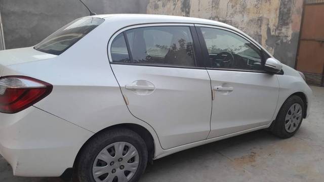 https://images10.gaadi.com/usedgaadi-sellcar/UsedCar/g589b3b3a/f31fce2e-c9e9-487c-ad2c-ac5a8135ae51.jpg?imwidth=6401