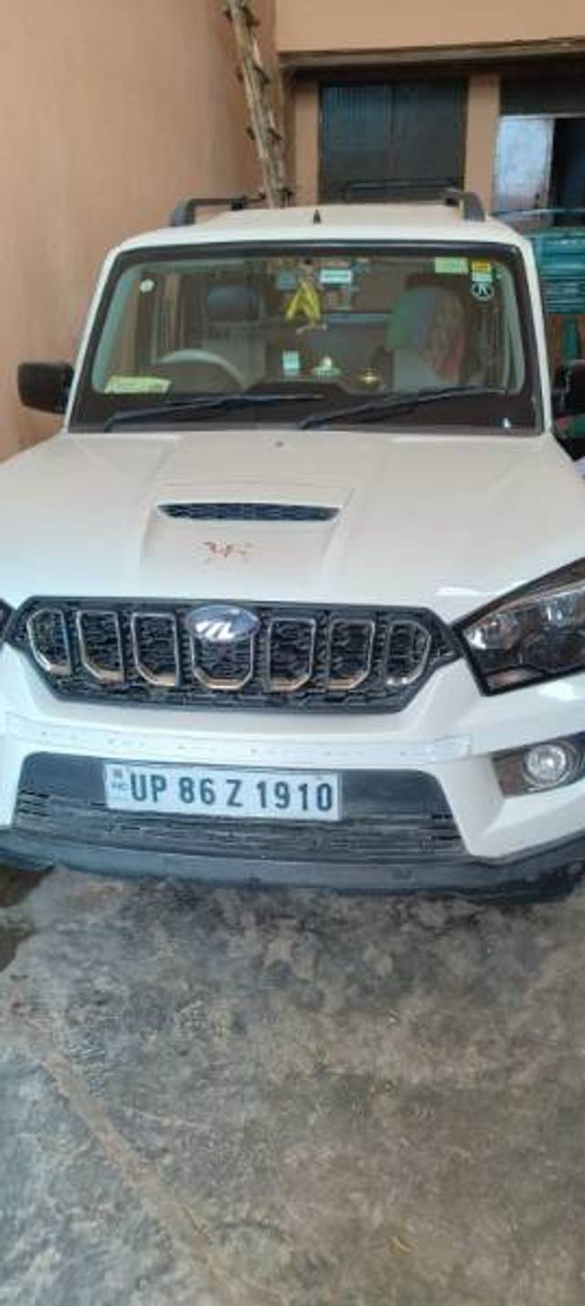 https://images10.gaadi.com/usedgaadi-sellcar/UsedCar/g58a15eba/913360ba-21e4-4f8f-9218-009db17ddb6f.jpg?imwidth=6400