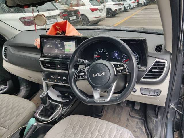 https://images10.gaadi.com/usedgaadi-sellcar/UsedCar/g58a3d81a/834c8e1d-2ec7-4578-97b7-cb1c59af4971.jpg?imwidth=6401
