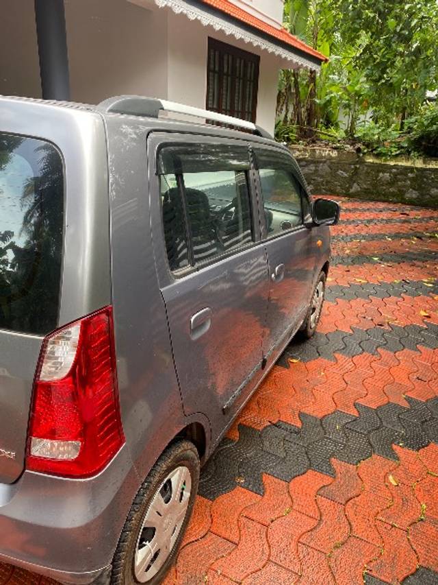 https://images10.gaadi.com/usedgaadi-sellcar/UsedCar/g58cd829a/0a4e1ec5-90a0-4b01-8bc5-17fdf5040e01.jpg?imwidth=6402