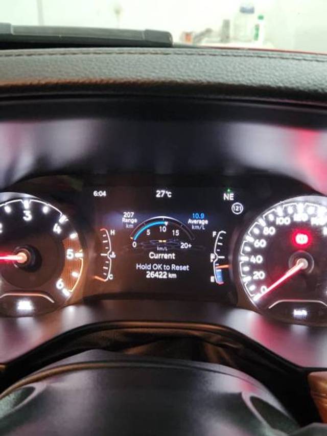https://images10.gaadi.com/usedgaadi-sellcar/UsedCar/g58d3cc4a/5aaf3a2a-1fd4-4dc1-a069-1996975615de.jpg?imwidth=6401