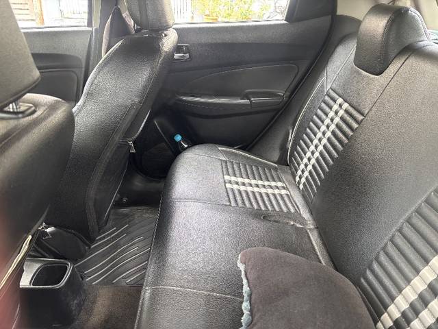 https://images10.gaadi.com/usedgaadi-sellcar/UsedCar/g58d6d2fa/010f2fe5-ef66-45b4-9f31-b21eece017f0.jpg?imwidth=6402