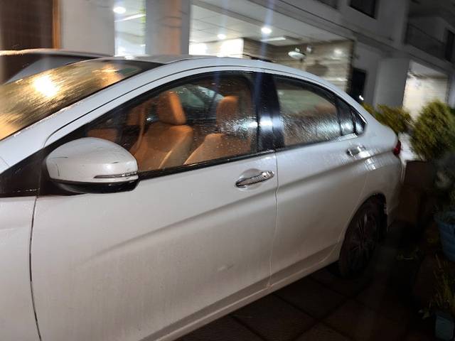https://images10.gaadi.com/usedgaadi-sellcar/UsedCar/g58d8ddda/d7415242-088a-4198-aede-d6f3ac9f4763.jpeg?imwidth=6402