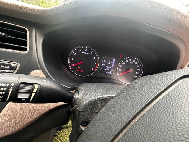 https://images10.gaadi.com/usedgaadi-sellcar/UsedCar/g58f101ba/d12f7e20-a7c3-4dbb-8c60-5e25adf173ef.jpeg?imwidth=6400