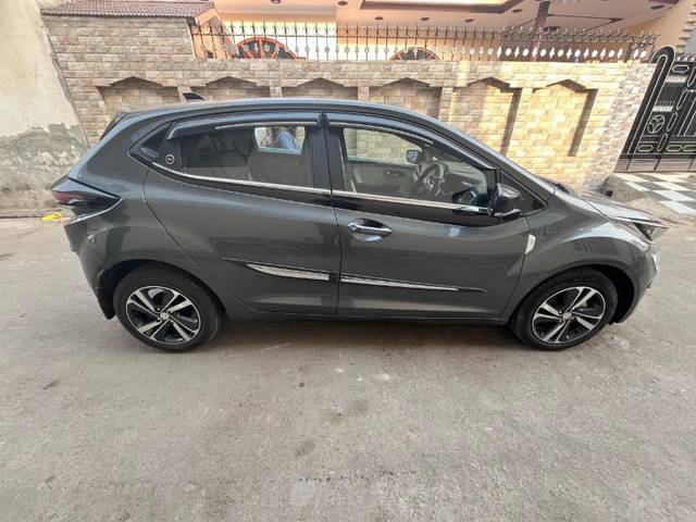 https://images10.gaadi.com/usedgaadi-sellcar/UsedCar/g590fba7a/7a9a6823-5d66-4137-90b7-d66b884346b3.jpeg?imwidth=6401