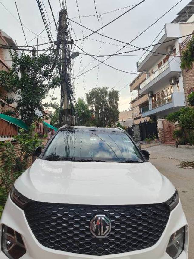 https://images10.gaadi.com/usedgaadi-sellcar/UsedCar/g5915351a/1983f9ef-556b-4809-a5b4-a8d8979f3368.jpg?imwidth=6400