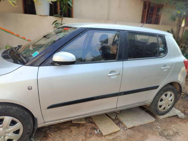 https://images10.gaadi.com/usedgaadi-sellcar/UsedCar/g5927ac5a/bcc1cb81-aede-4827-af4c-95a1cffc20c3.jpg?imwidth=6402
