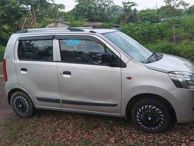 https://images10.gaadi.com/usedgaadi-sellcar/UsedCar/g594f01ca/5b3206b9-8828-41cc-82b2-db6555bb9254.jpeg?imwidth=6401