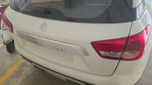 https://images10.gaadi.com/usedgaadi-sellcar/UsedCar/g5962e3ca/d00808ed-a429-4ef1-8fee-62ca9db352df.jpg?imwidth=6401