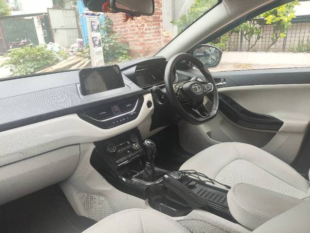 https://images10.gaadi.com/usedgaadi-sellcar/UsedCar/g59b17c5a/42bc23c7-9320-4f4e-9b35-25a85686b08f.jpg?imwidth=6402