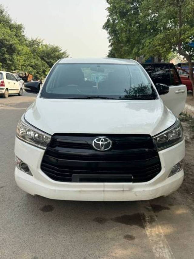 https://images10.gaadi.com/usedgaadi-sellcar/UsedCar/g59b2e61a/d9f40cf7-8ddd-4872-acca-92d5573213df.jpg?imwidth=6400