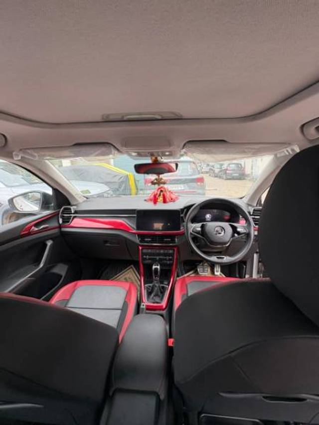 https://images10.gaadi.com/usedgaadi-sellcar/UsedCar/g59ea427a/a2a69252-f76d-49e2-8821-bf2ec98a68a9.jpg?imwidth=6402