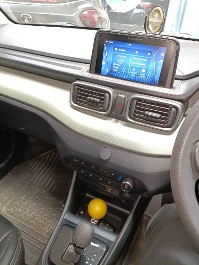 https://images10.gaadi.com/usedgaadi-sellcar/UsedCar/g5a0f0bfa/73ed74fd-b10e-4ab8-8866-05588ffa3ba5.jpeg?imwidth=6401