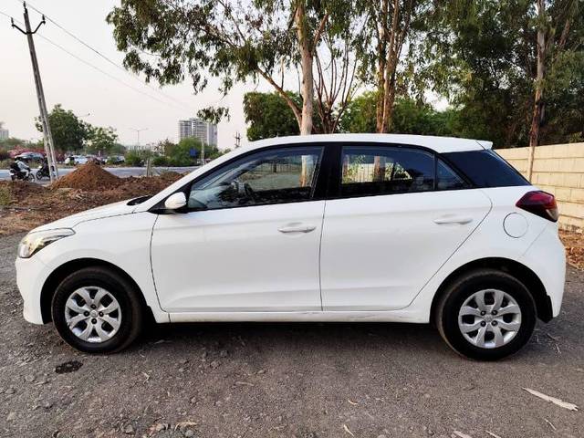 https://images10.gaadi.com/usedgaadi-sellcar/UsedCar/g5a38619a/fc5b1aa9-8791-48e4-9f0a-cd537da33d17.jpeg?imwidth=6402