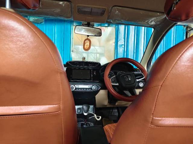 https://images10.gaadi.com/usedgaadi-sellcar/UsedCar/g5a8cda2a/42a6bd2f-7fcd-43e2-a13d-32896db54c65.jpg?imwidth=6402