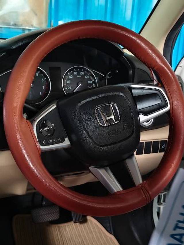 https://images10.gaadi.com/usedgaadi-sellcar/UsedCar/g5a8cda2a/f10c45d8-a616-4cb6-864a-aca1d2e327de.jpg?imwidth=6400