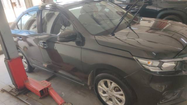 https://images10.gaadi.com/usedgaadi-sellcar/UsedCar/g5aa2dd8a/3f632066-bb69-4461-a916-6b2b70f1b03e.jpeg?imwidth=6400