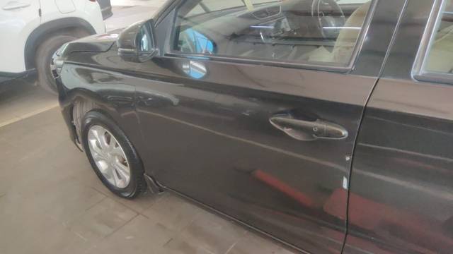 https://images10.gaadi.com/usedgaadi-sellcar/UsedCar/g5aa2dd8a/9bda1298-314d-4d6f-be7f-a421c5d95bd4.jpeg?imwidth=6401