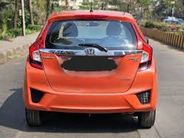 https://images10.gaadi.com/usedgaadi-sellcar/UsedCar/g5aa51daa/4f426d4a-77c1-4b25-87ff-c4881c0dceb5.jpg?imwidth=6401