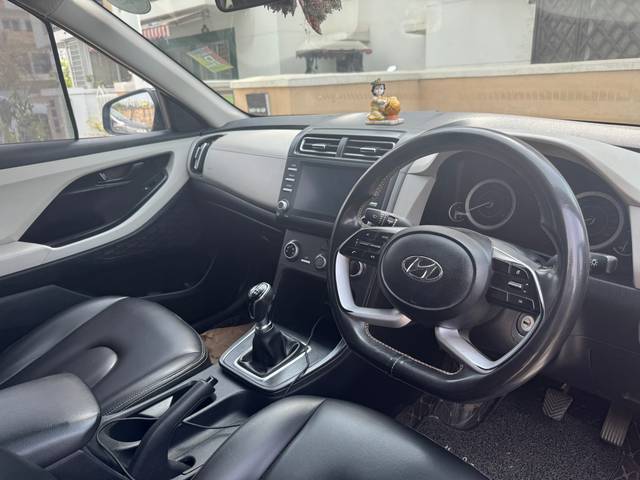 https://images10.gaadi.com/usedgaadi-sellcar/UsedCar/g5ad3095a/040ca140-c970-4b2e-bbbc-92050e9464c1.jpg?imwidth=6402