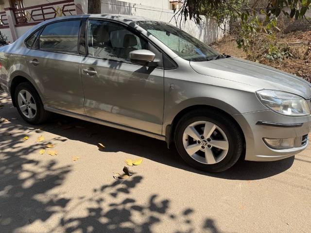 https://images10.gaadi.com/usedgaadi-sellcar/UsedCar/g5ae6898a/41102176-5edb-4b4c-88f4-260310c2f911.jpeg?imwidth=6400