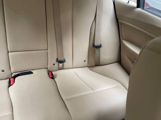https://images10.gaadi.com/usedgaadi-sellcar/UsedCar/g5af384aa/f19c47f3-2b41-4f22-b146-528559233e43.jpeg?imwidth=6401